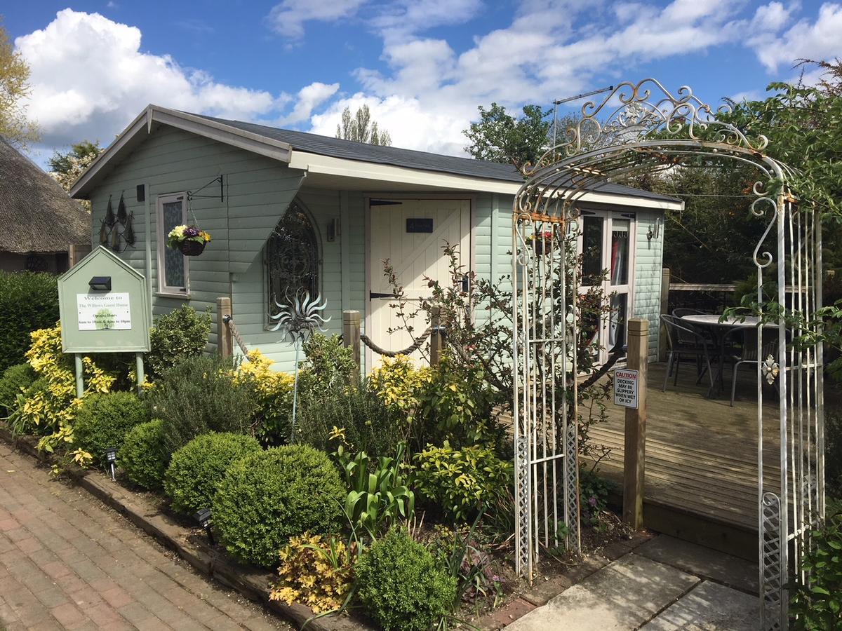 The Willows Guest House Takeley Exterior foto